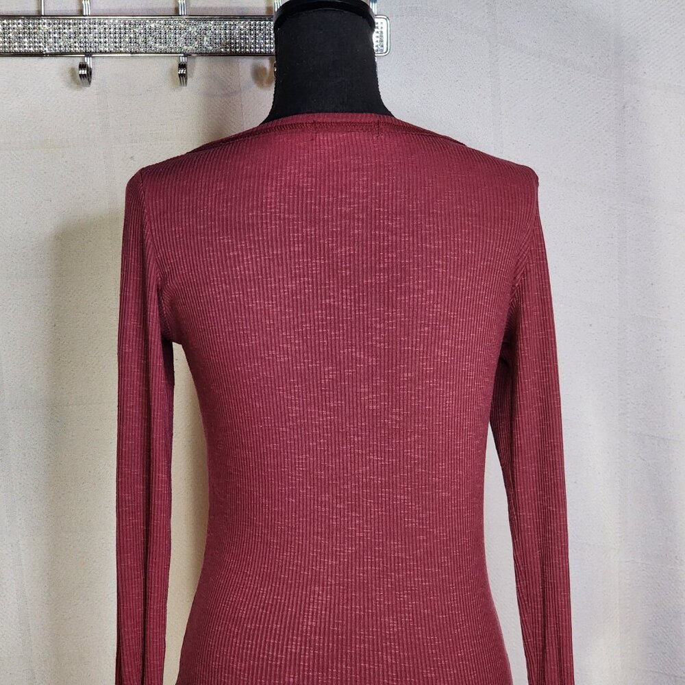 Kissfix Maroon Waffle Knit LS Henley Button Sleeve Detail Poly Rayon Top Size S - Picture 13 of 16